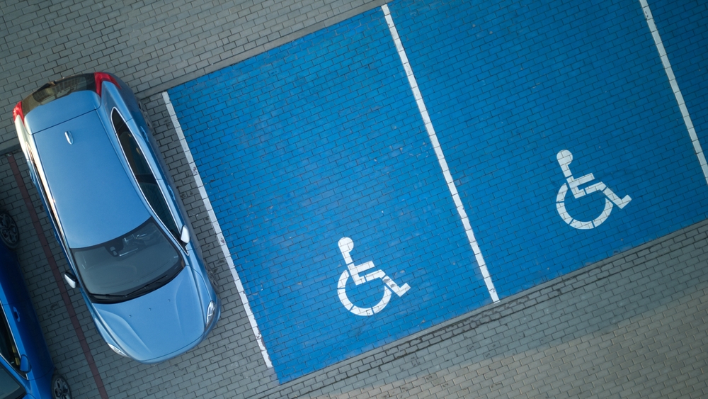 Richiedere permesso per parcheggio invalidi
